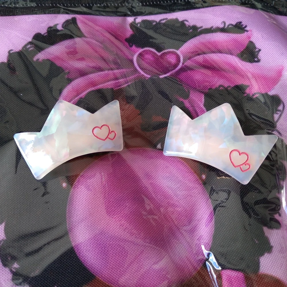 Pink crown hair clips